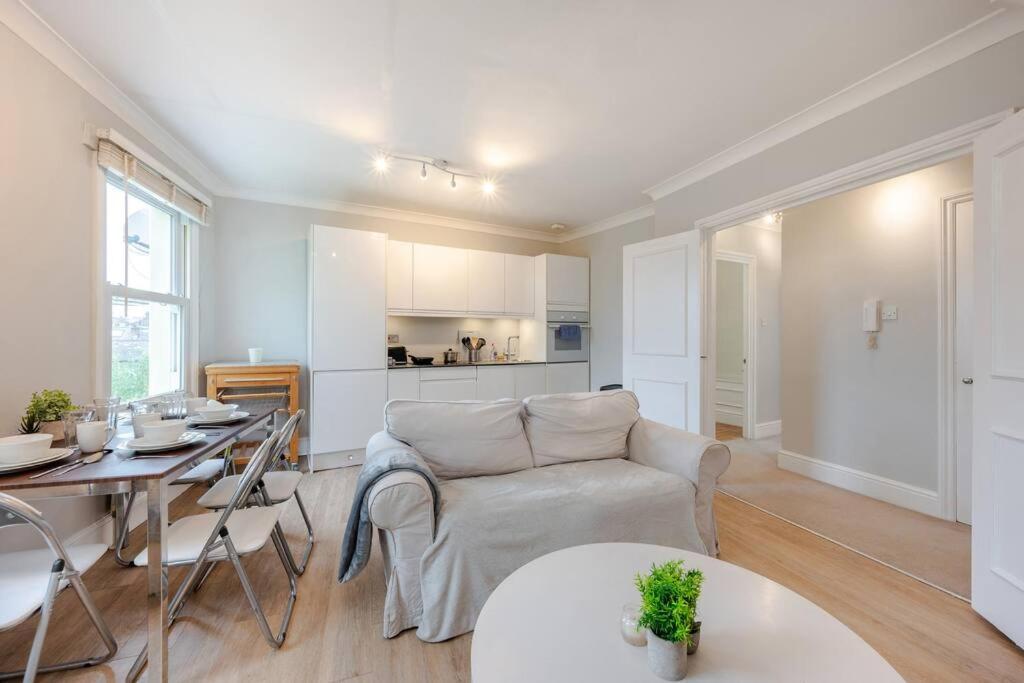 Apartamento Cosy 2 Bed In Kensington Olympia Londres Exterior foto