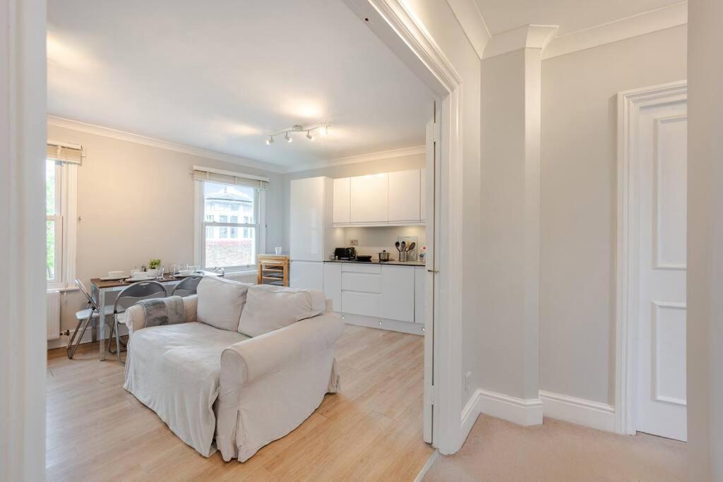 Apartamento Cosy 2 Bed In Kensington Olympia Londres Exterior foto