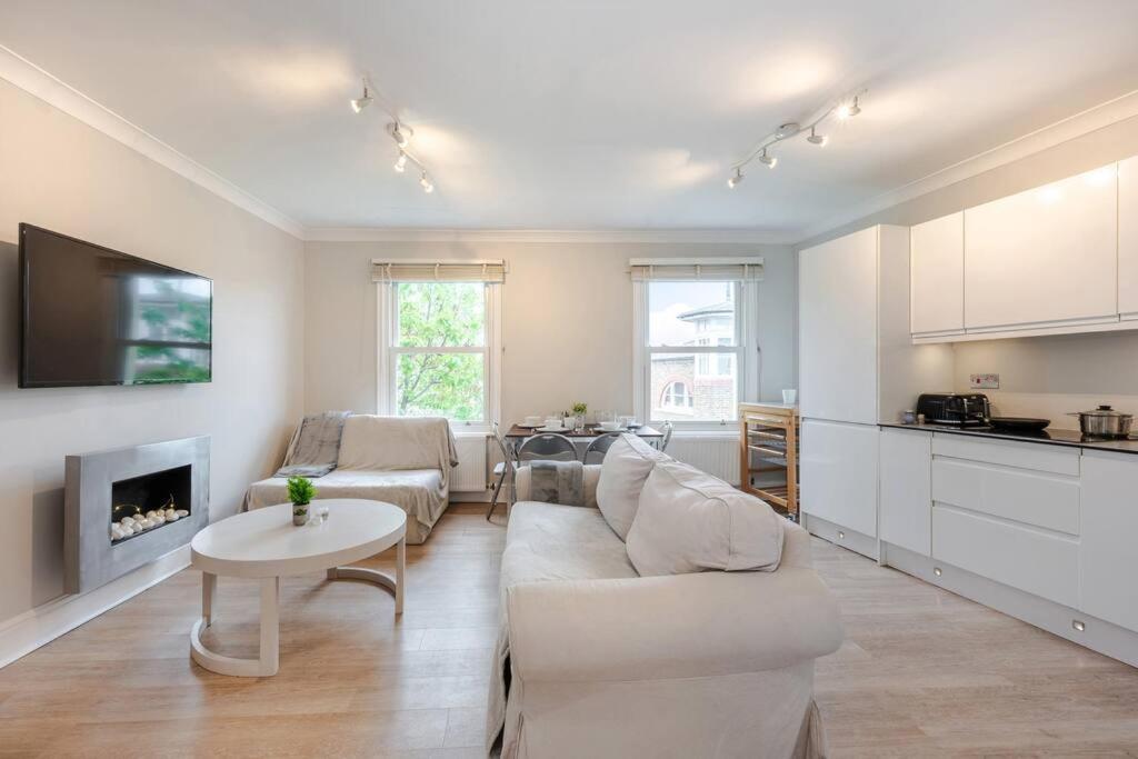 Apartamento Cosy 2 Bed In Kensington Olympia Londres Exterior foto